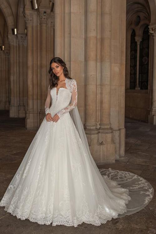  A-line Strapless Sleeveless Lace Appliques Long Tulle Wedding Dresses