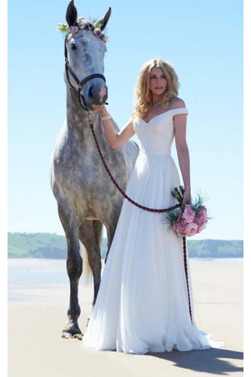 Chic Off the Shoulder Lace Pattern Bodice A-line Tulle Wedding Dress 