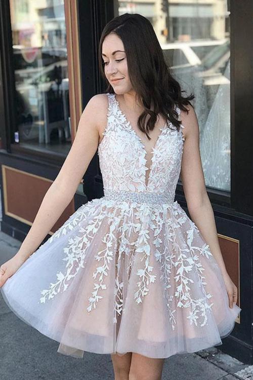 Charming V-neck Sleeveless Lace Appliques Mini Bridesmaid Tulle Short Dress with Beading Belt