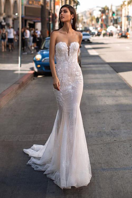  Trumpet/Mermaid Sweetheart Neckline Sleeveless Lace Appliques Beading Court Train Long Wedding Dresses