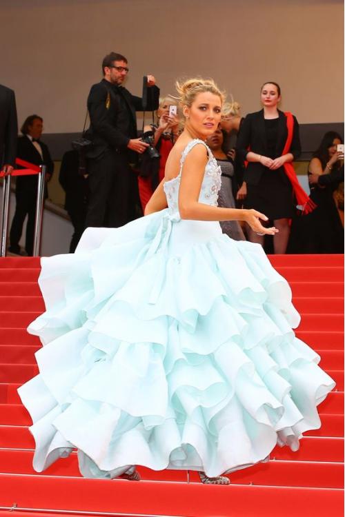  Blak Lively Awards Princess Shoulder Straps Lace Long Prom Dress