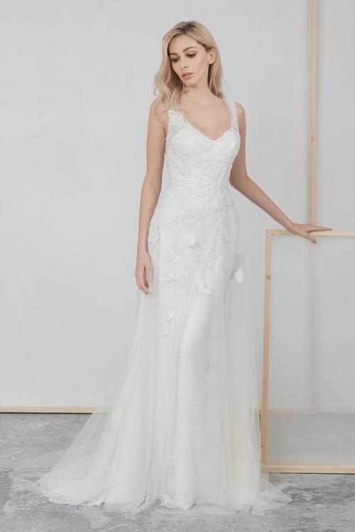 Column Shoulder Straps Sleeveless Sequins Appliques Sweep/Brush Train Long Tulle Wedding Dresses